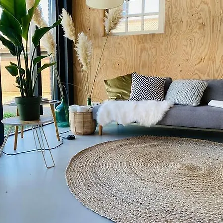 別荘 De Wagenloods *