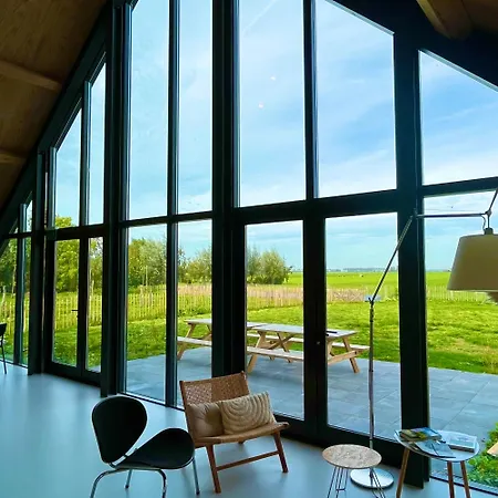 別荘 De Wagenloods *